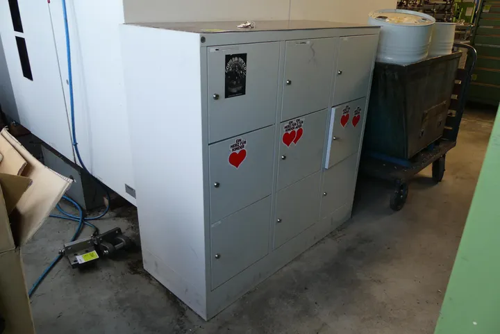 Spindschrank, ohne Inhalt Maße in cm ca. 124 x 50 x 120